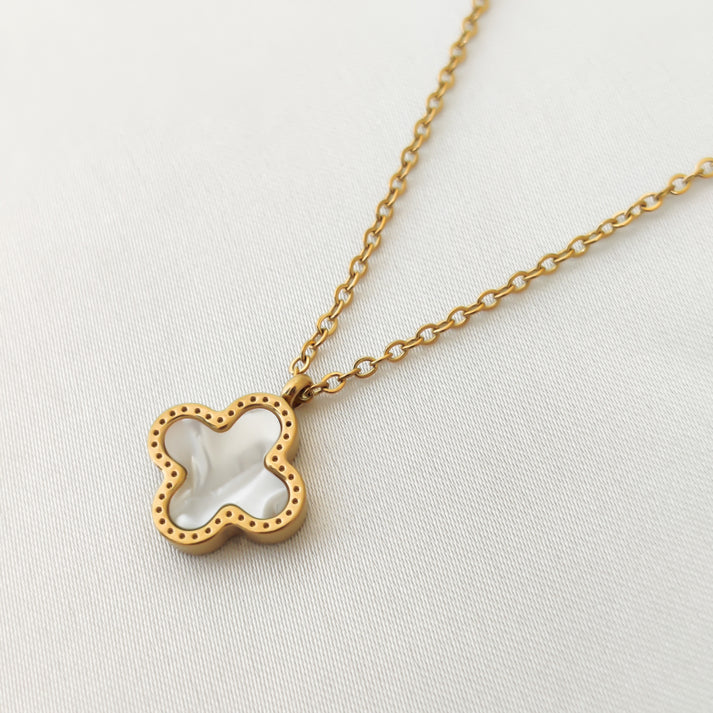 CLOVER NECKLACE WHITE