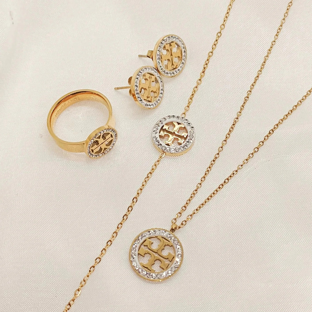 Set Studied Tory Burch Complete (Bracelet + Necklace + Ring + Tops)