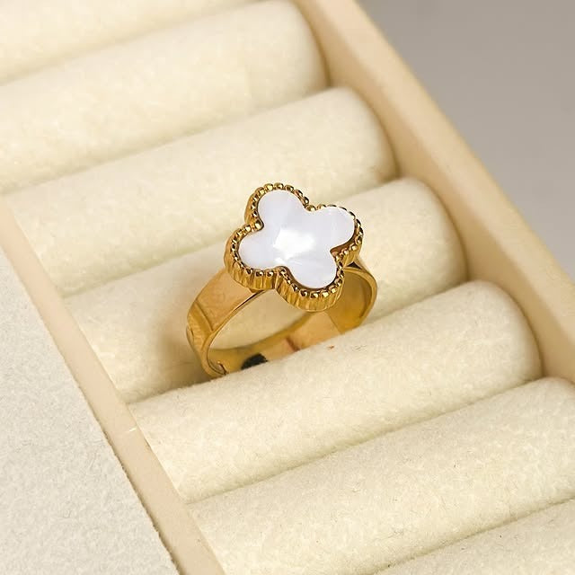 LEAF STONED RING
